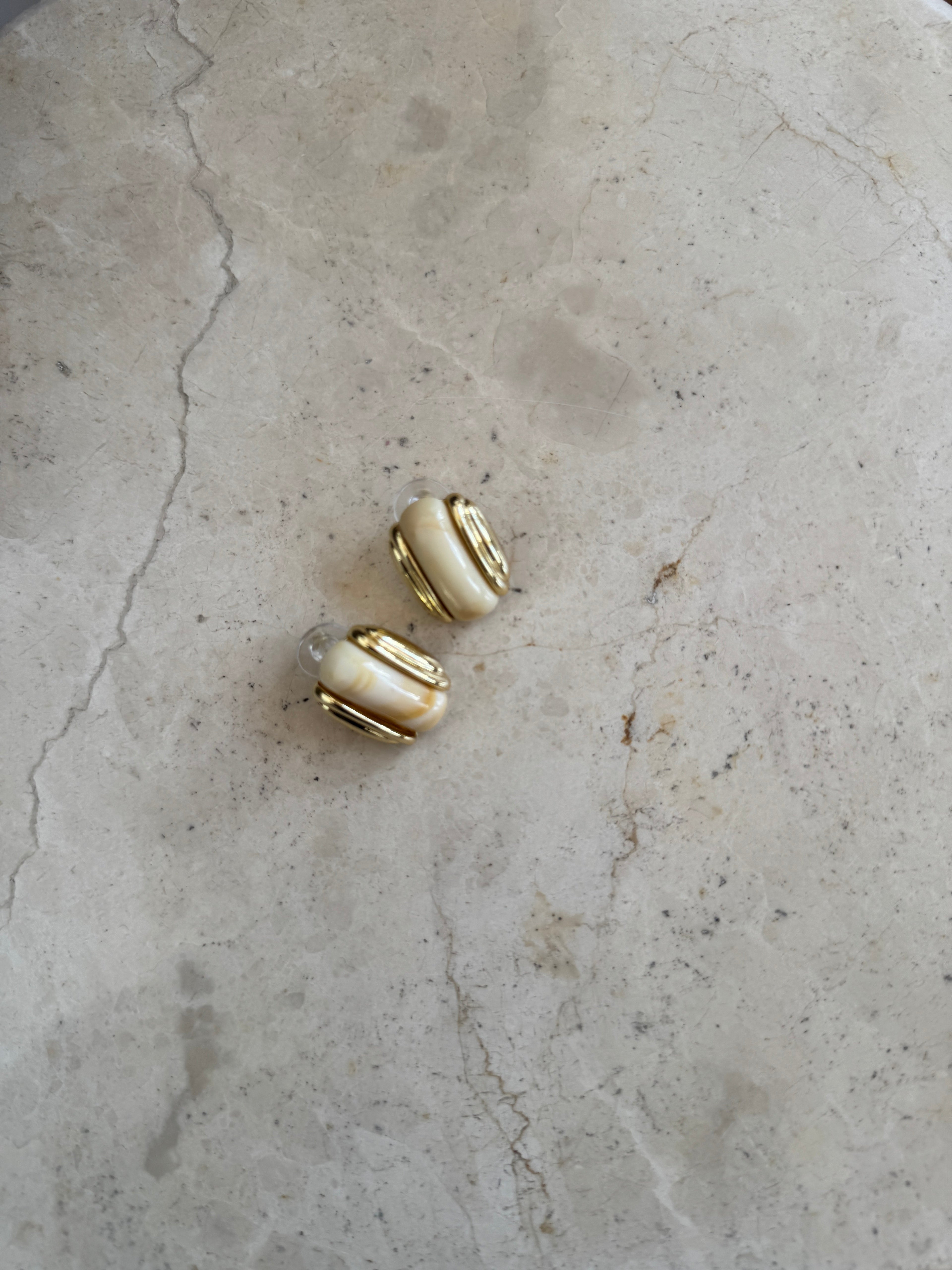 RESIN & METAL STUD BOUCLES D'OREILLES