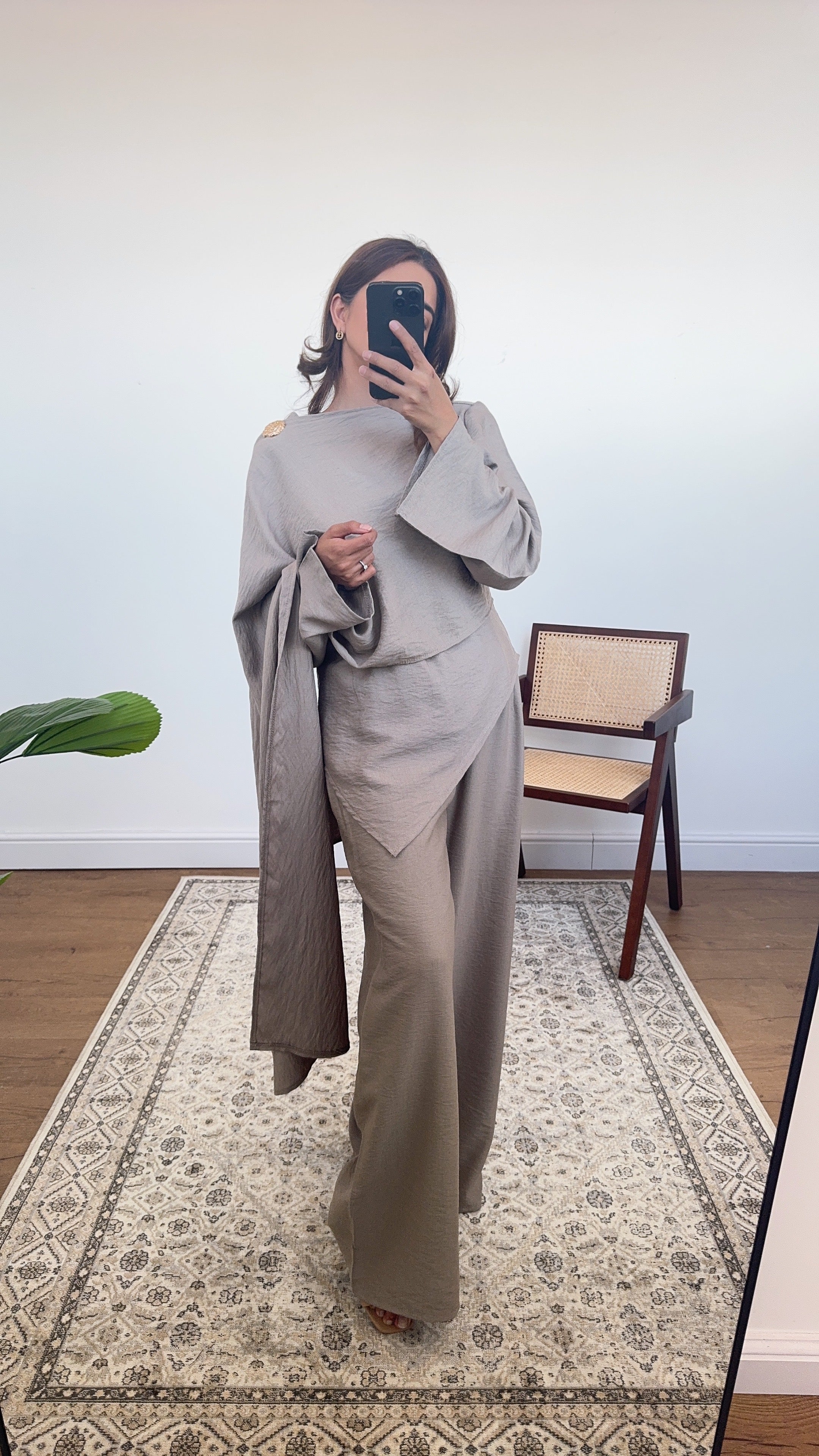 ENSEMBLE FOULARD TAUPE AVEC DORÉ BROCHE - ARYA