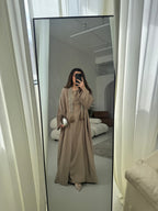 ABAYA DEUX PIÈCES TAUPE AVEC DÉTAILS ORNÉS - DEEMA