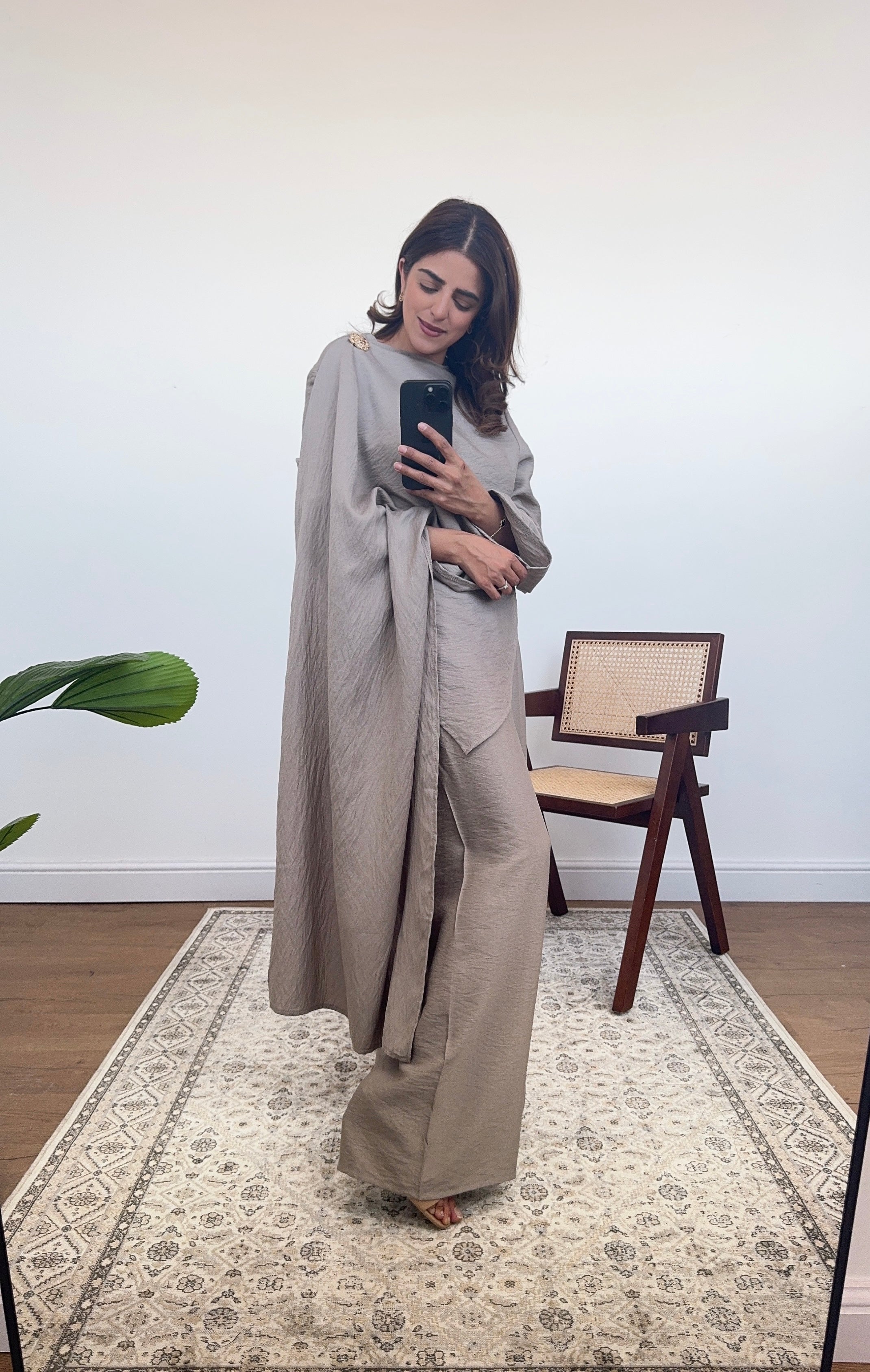 ENSEMBLE FOULARD TAUPE AVEC DORÉ BROCHE - ARYA