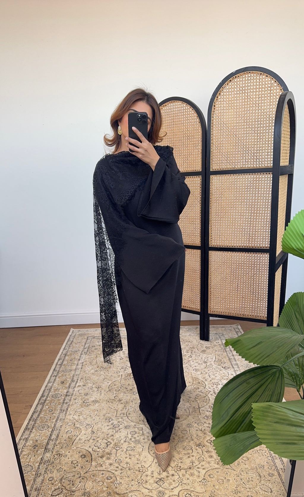ROBE SATIN NOIR AVEC DENTELLE FOULARD - MALIKA