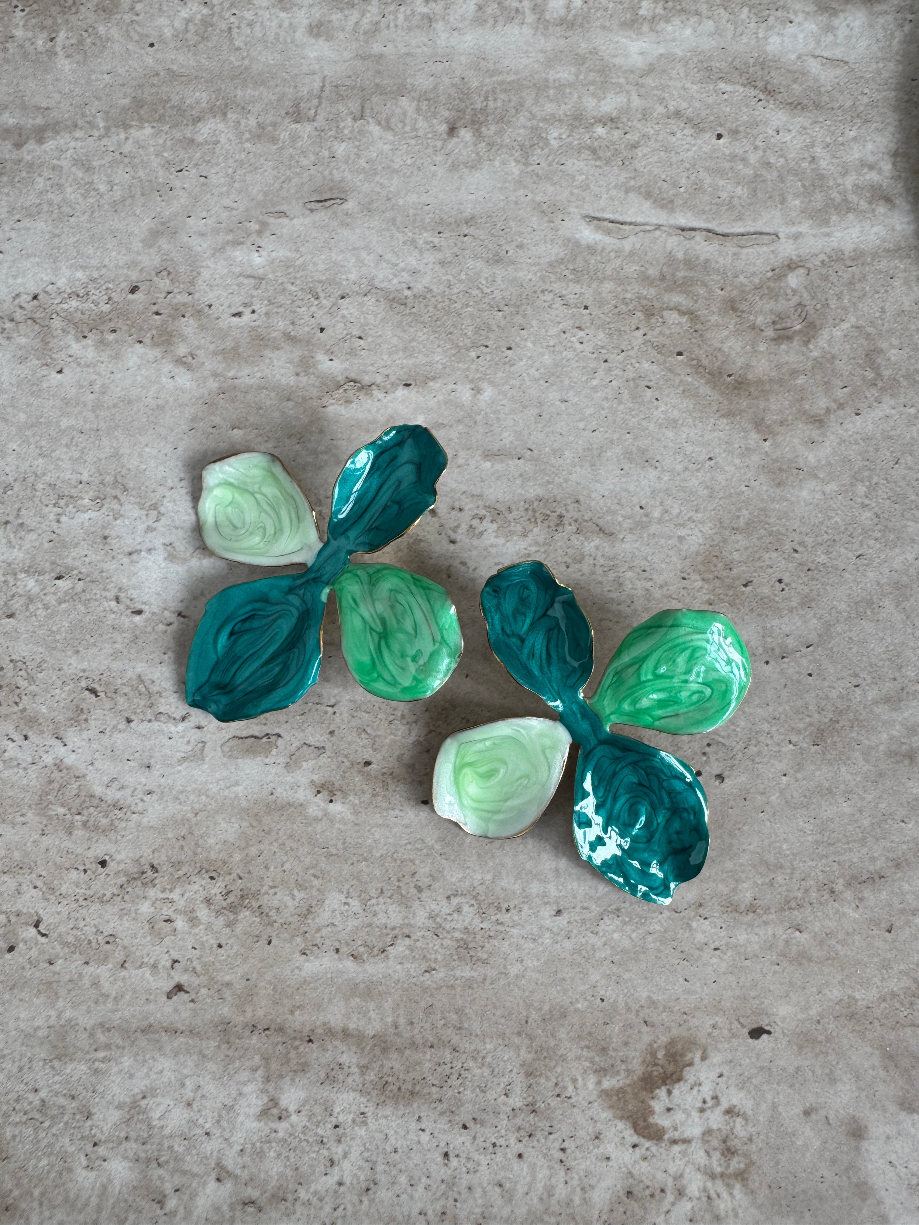 PETAL ÉMERAUDE BOUCLES D'OREILLES