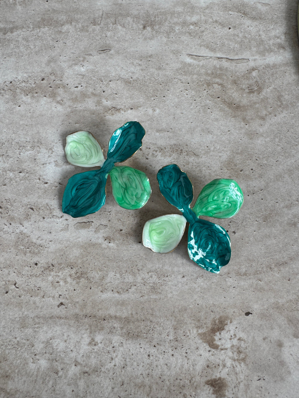 PETAL ÉMERAUDE BOUCLES D'OREILLES