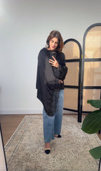 HAUT FOULARD NOIR AVEC DENTELLE DÉTAIL - LANA