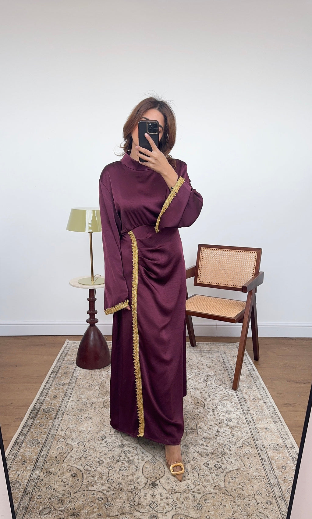 ROBE PRUNE AVEC DENTELLE DÉTAIL - ELARA