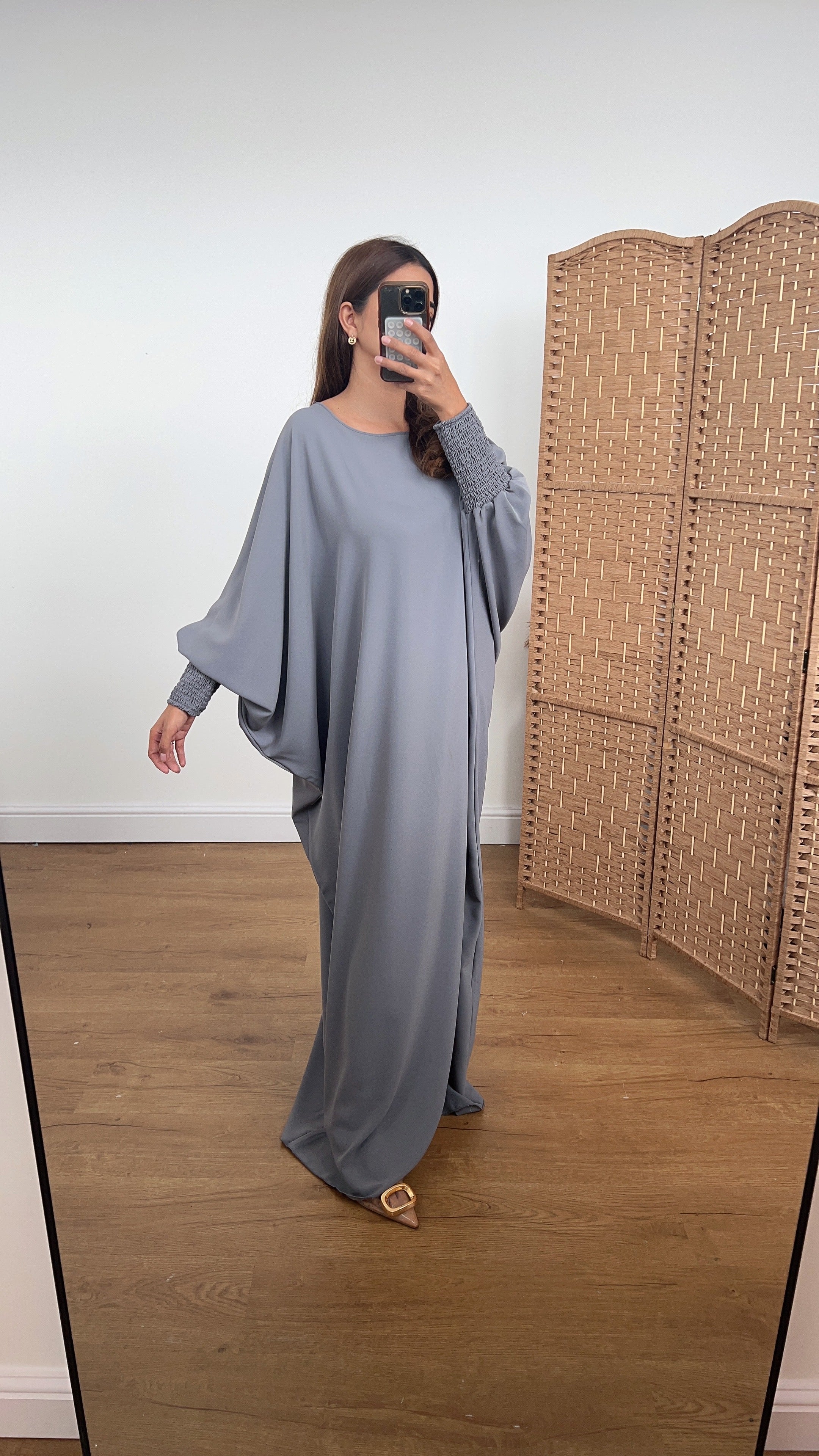 DINA ABAYA EN GRIS