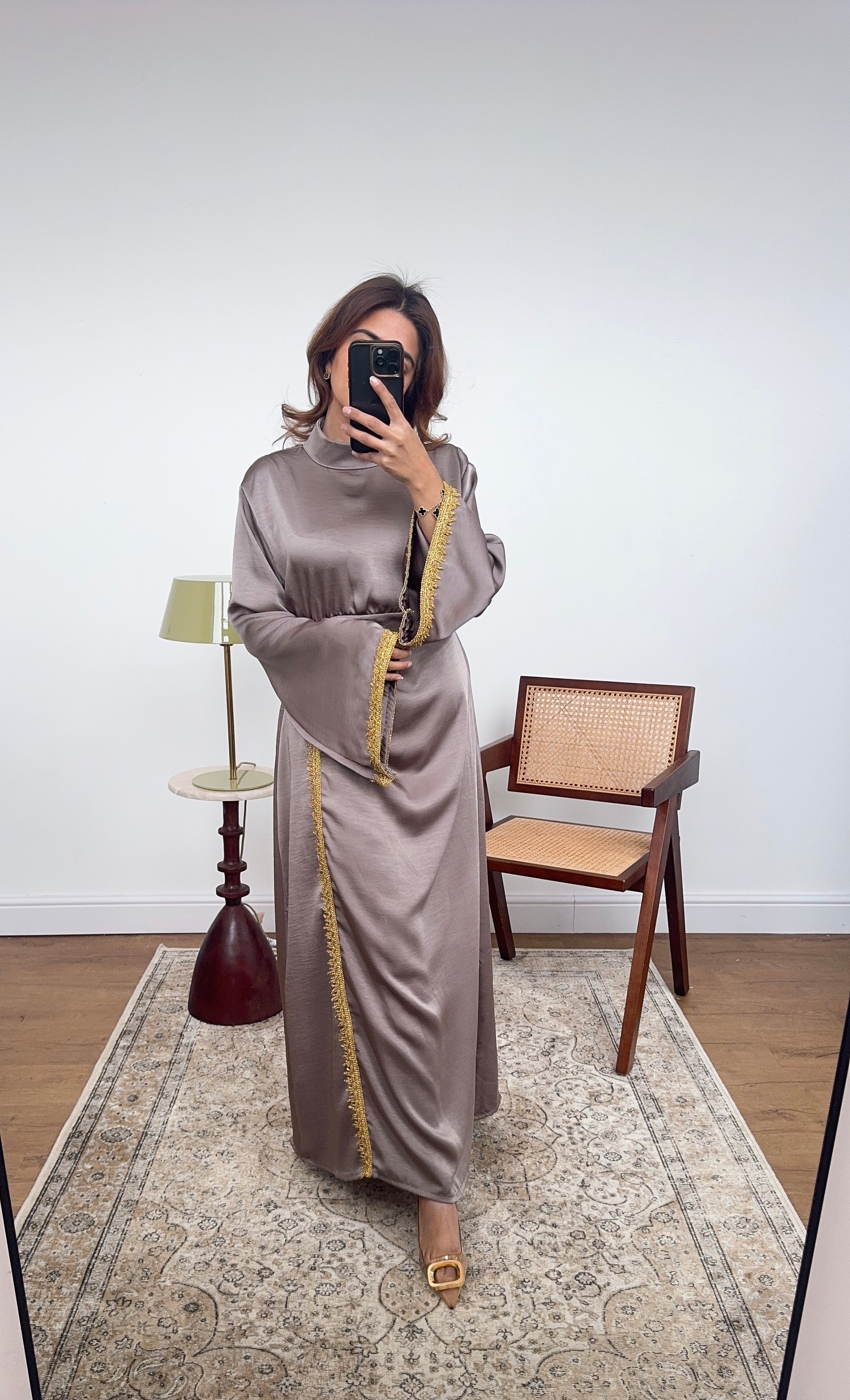 ROBE TAUPE/MOUTARDE AVEC DENTELLE DÉTAIL - ELARA