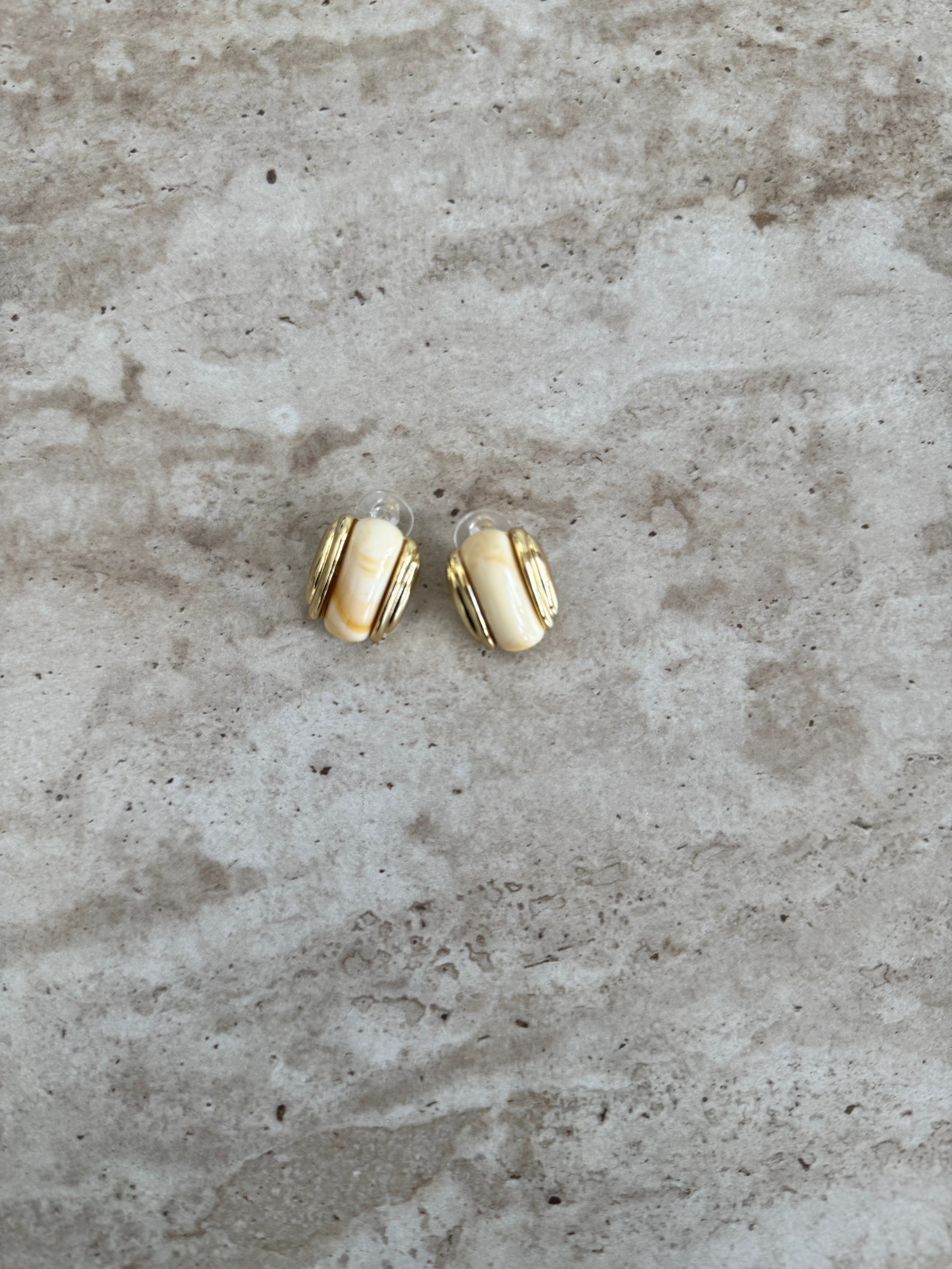RESIN & METAL STUD BOUCLES D'OREILLES
