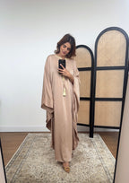 BEIGE CAFTAN ROBE AVEC DORÉ TASSEL - CAIA