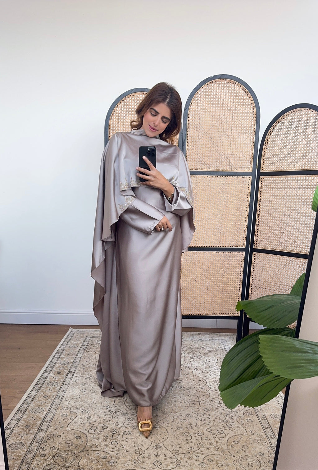ROBE CAPE COL MONTANT TAUPE - NOOR