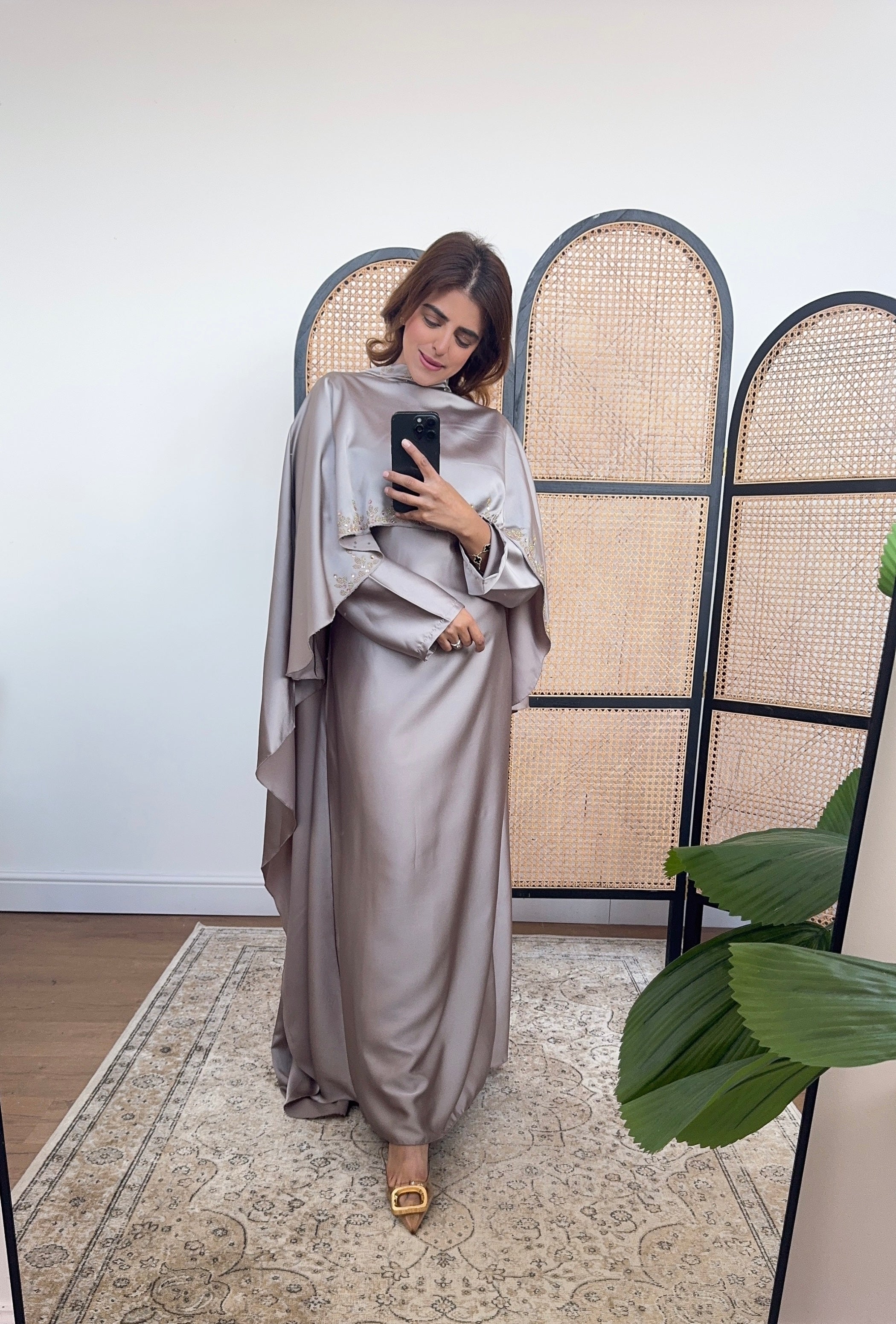 ROBE CAPE COL MONTANT TAUPE - NOOR