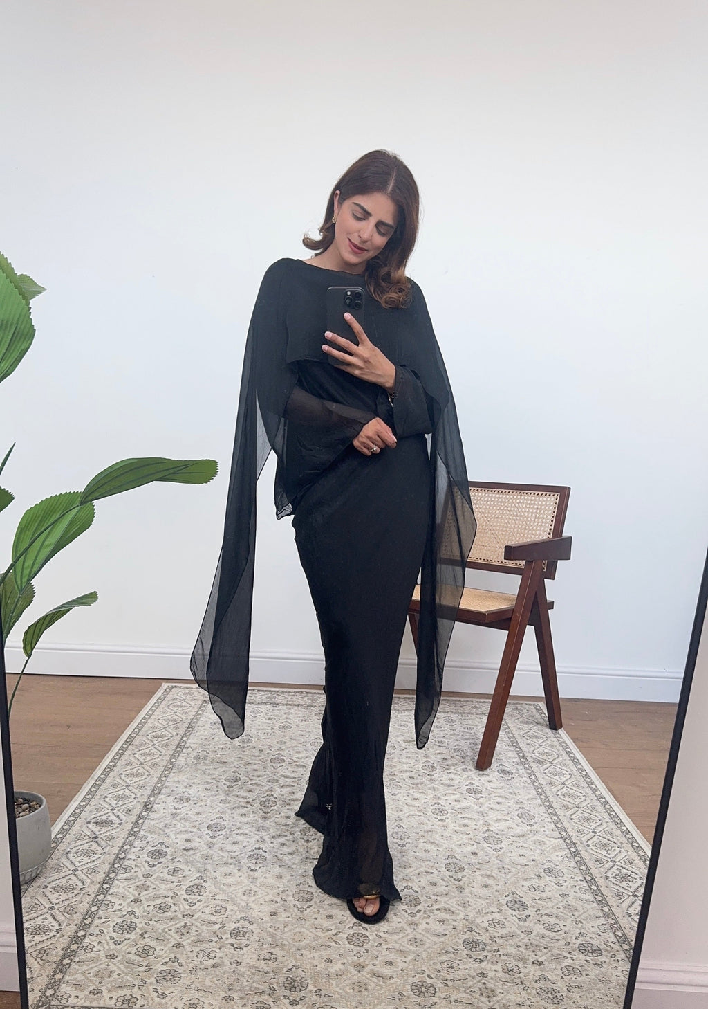 ROBE LONGUE FLUIDE AVEC ATTACHE FOULARD NOIR - SASA