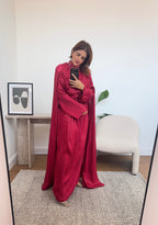 ROBE CAPE COL MONTANT PERLE DÉTAIL ROUGE - AMARA