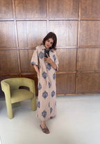 CAFTAN AVEC BLEU BRODÉ NUDE - NURA