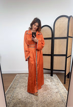 ROBE JACQUARD SATIN ORANGE AVEC CEINTURE - LAMAR